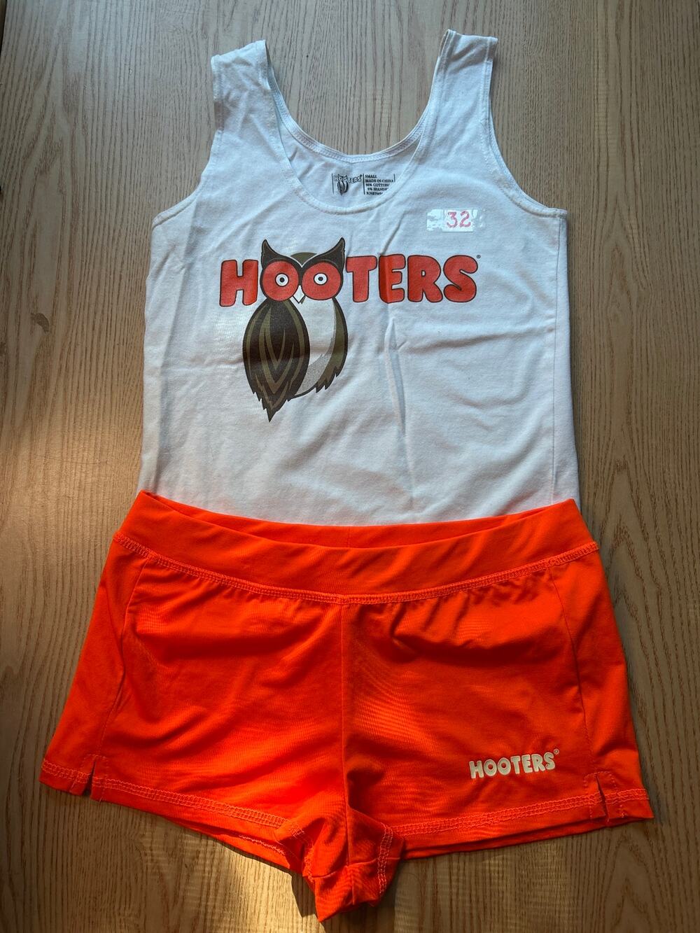 b1-32 Womens 2pc Hooters Girl Worn Uniform Tank & Shorts size Small Waist 14-18”
